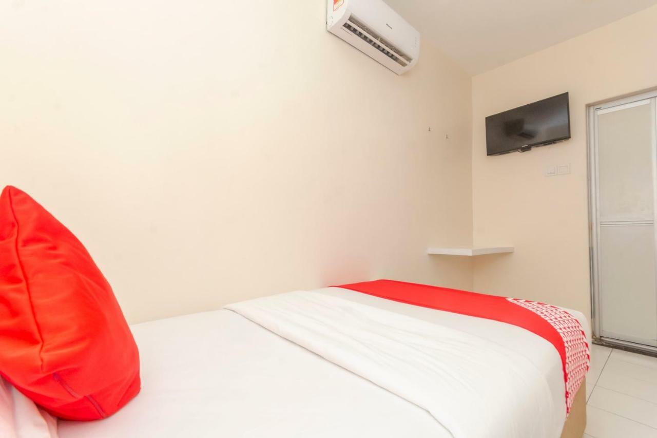 Oyo 1010 Skudai Hotel Exterior photo
