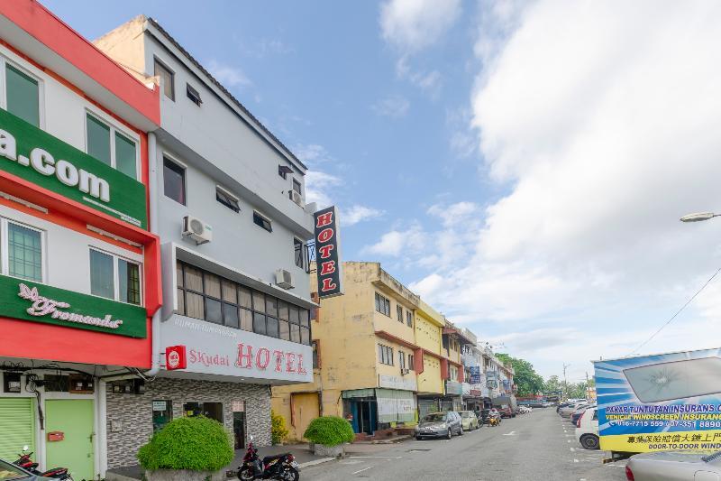 Oyo 1010 Skudai Hotel Exterior photo